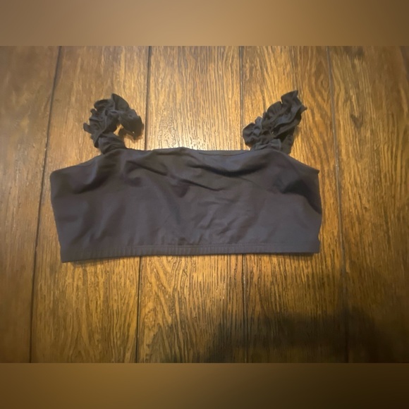 Year Of Ours Black Bandeau Ruffle Sports Bra Size M B26 - Picture 1 of 3